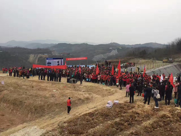 安康市漢陰縣綠豐現(xiàn)代農(nóng)業(yè)有限公司迎來(lái)漢陰縣千人義務(wù)植樹(shù)活動(dòng)