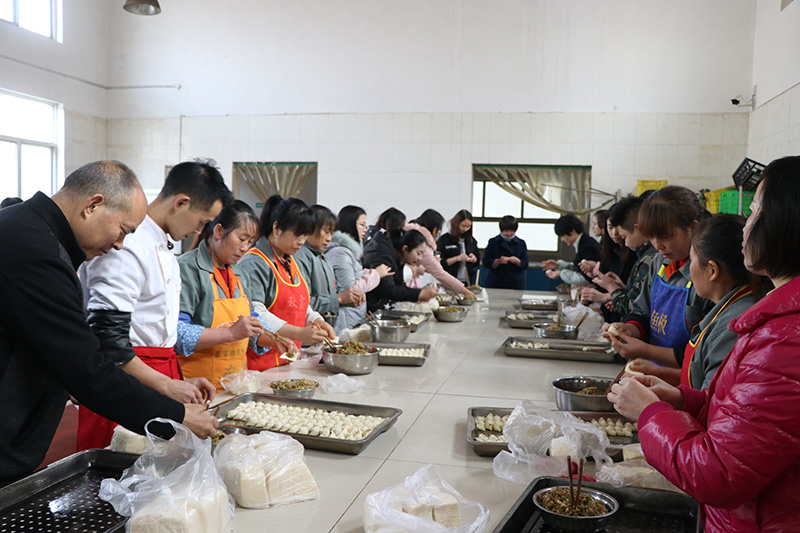 冬至餃子碗，陽(yáng)晨人心暖